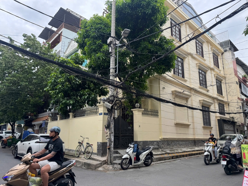 Bán biệt thự góc 2 mặt tiền Nguyễn Gia Trí, Bình Thạnh 151m² giá 45 tỷ - Vị trí đắc địa, cơ hội đầu tư hấp dẫn!