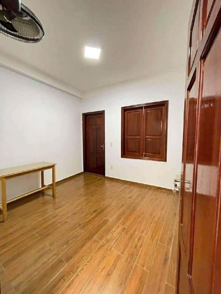 Nhà phố Thái Thịnh 54m² giá 11.9 tỷ - Vị trí đắc địa, ô tô vào tận nơi!