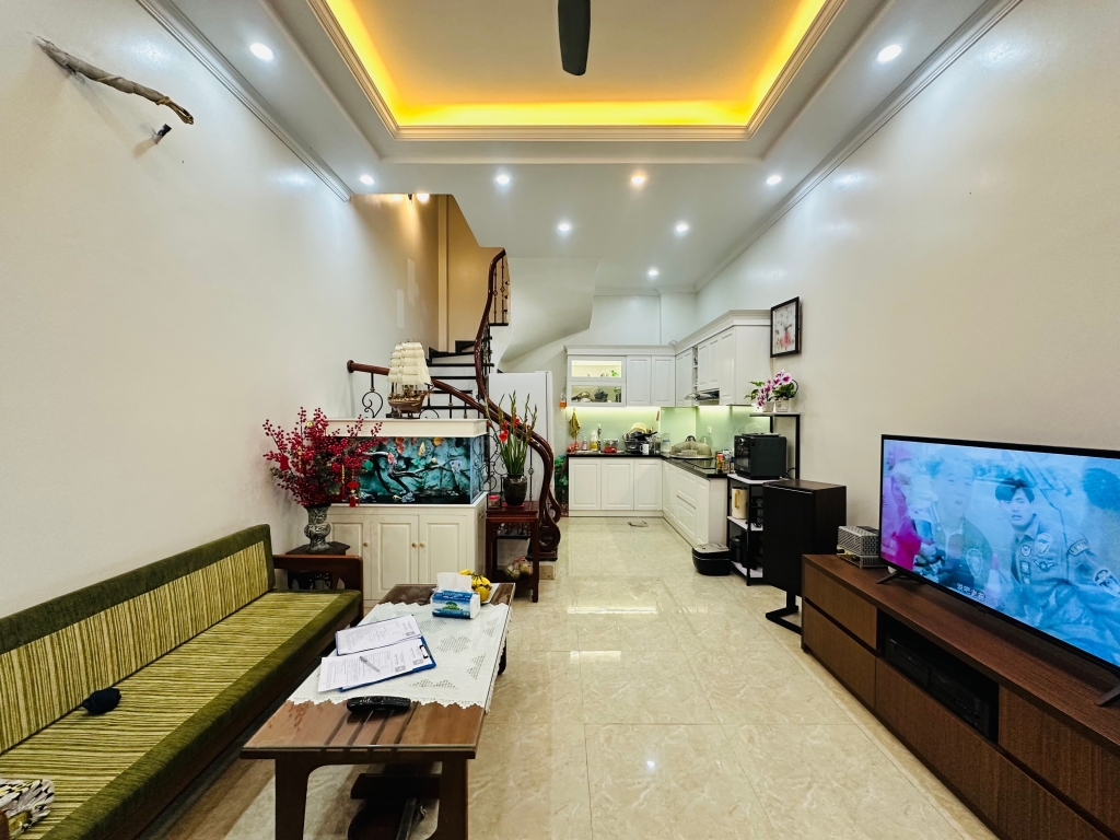 Nhà Lâm Du, Bồ Đề, Long Biên 34m² giá 9.99 tỷ - Ô tô tránh, đỗ ngày đêm!