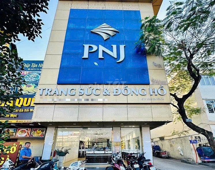 Cho thuê Tòa nhà Mặt Tiền Trương Công Định, Quận Tân Bình 200m² - Vị trí sầm uất, thuận tiện kinh doanh!