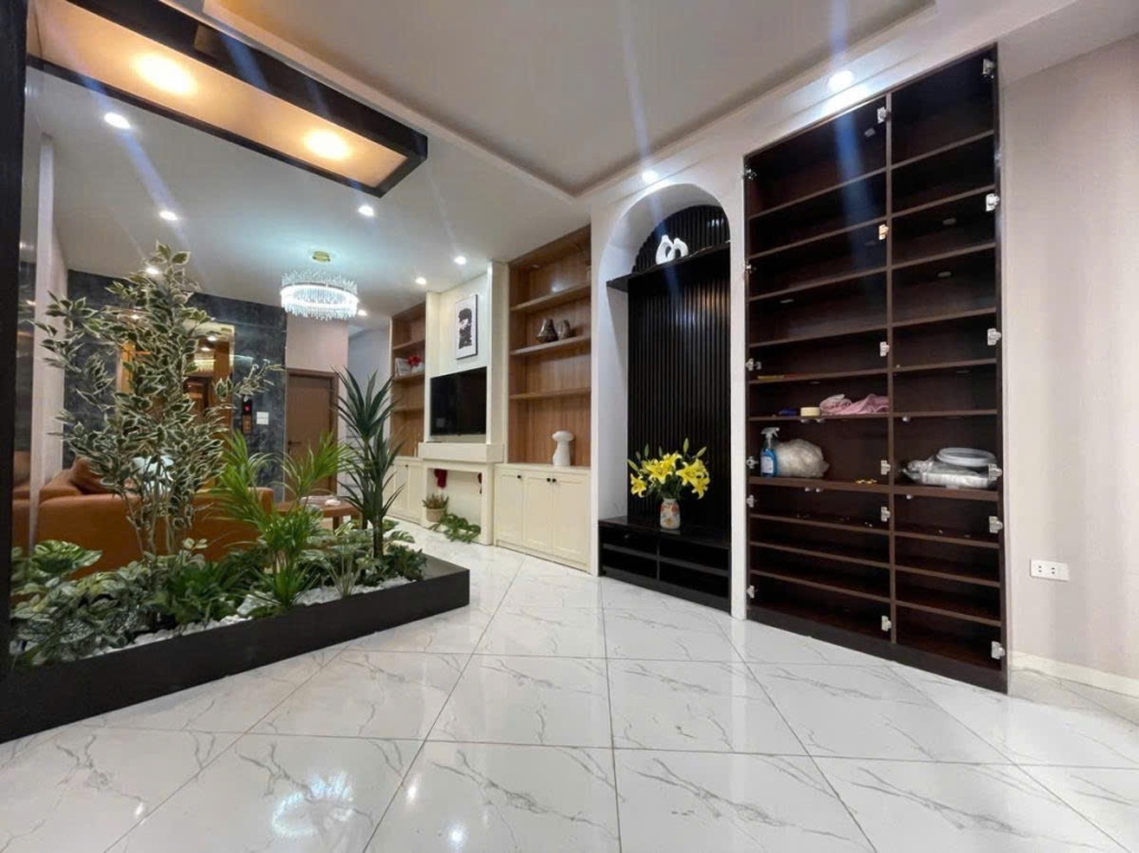 Bán mặt phố Tôn Đức Thắng 32m² giá 25 tỷ - Kinh doanh sầm uất ngay trung tâm!