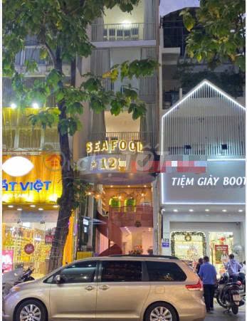 Cho thuê nhà mặt tiền 121 Nguyễn Trãi, Quận 1 - Diện tích 80m², giá 100 triệu/tháng - Khu kinh doanh sầm uất!