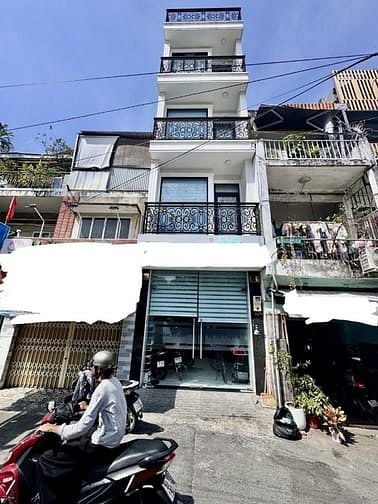 Nhà mặt tiền Trường Sa, Quận 3, 240m² giá 13 tỷ - Sân thượng rộng, thiết kế đẹp!