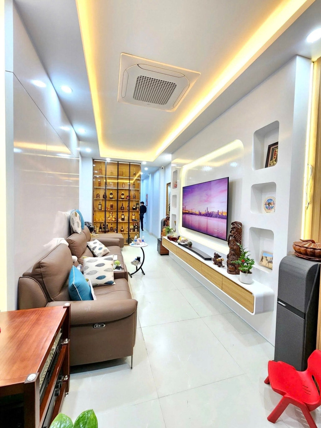 Bán nhà Đống Đa 50m² giá 17.5 tỷ - Vị trí trung tâm, thang máy, nội thất cao cấp