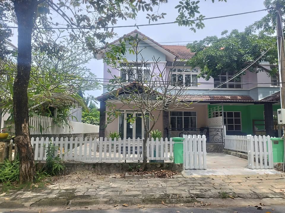 Biệt thự 3 tầng Bình Mỹ 250m² giá 6.6 tỷ - An ninh 24/7, tiện nghi đầy đủ!