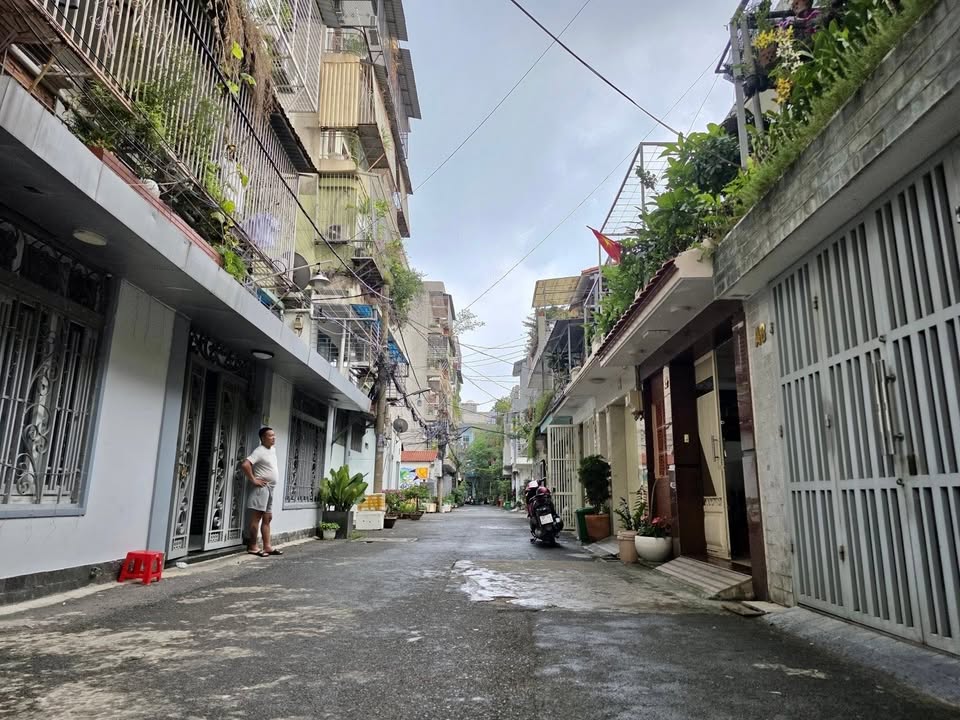 Nhà đẹp Khu tập thể Bộ Công An Quận 2 36m² giá 12 tỷ - An ninh tuyệt đối!