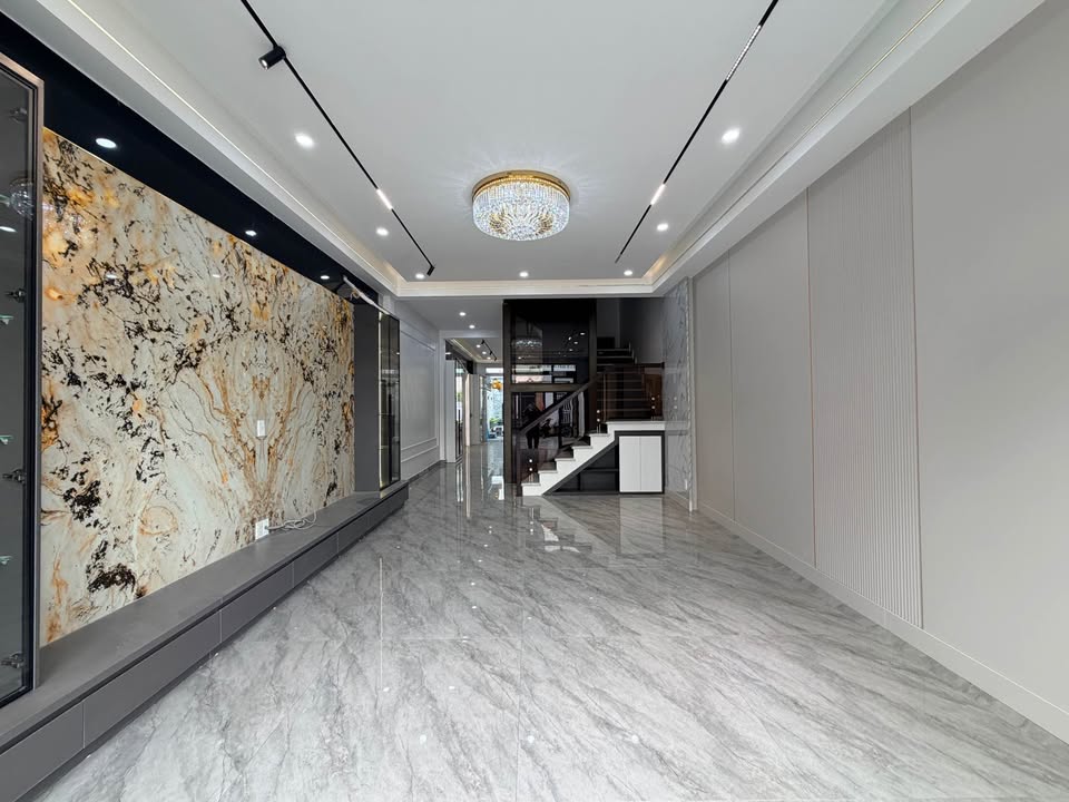 Nhà đẹp 4 tầng đường Thiên Lôi, Hải Phòng 141m² - Thiết kế hiện đại, thang máy sang trọng!