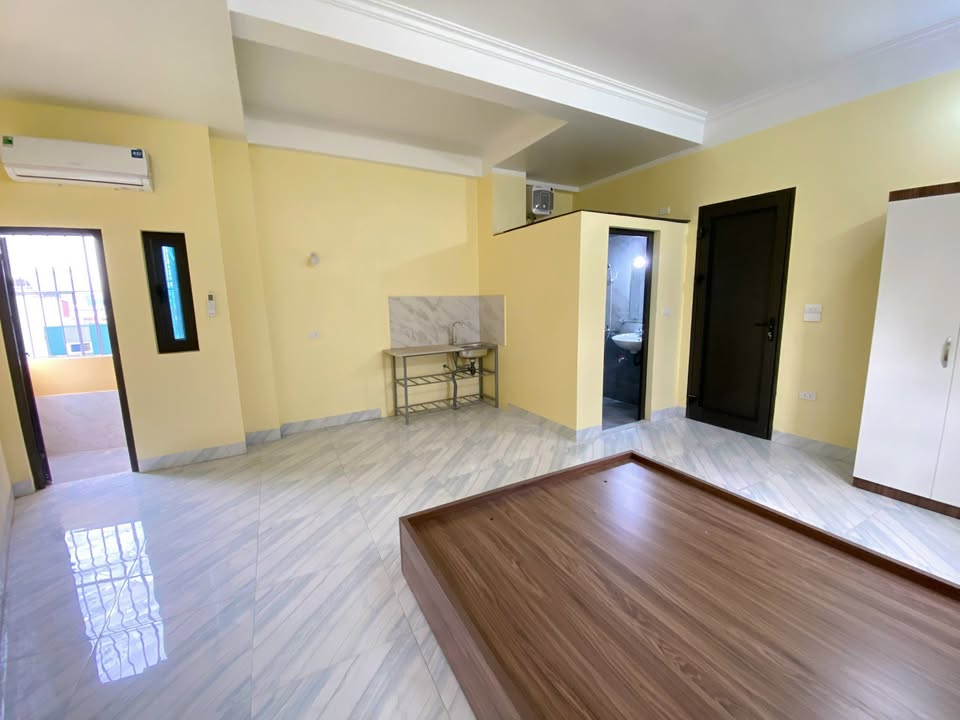 Room for Rent Đầu Ngõ 87 Yên Xá 2 phòng giá chỉ 3.4 triệu - Sẵn sàng vào ở ngay!