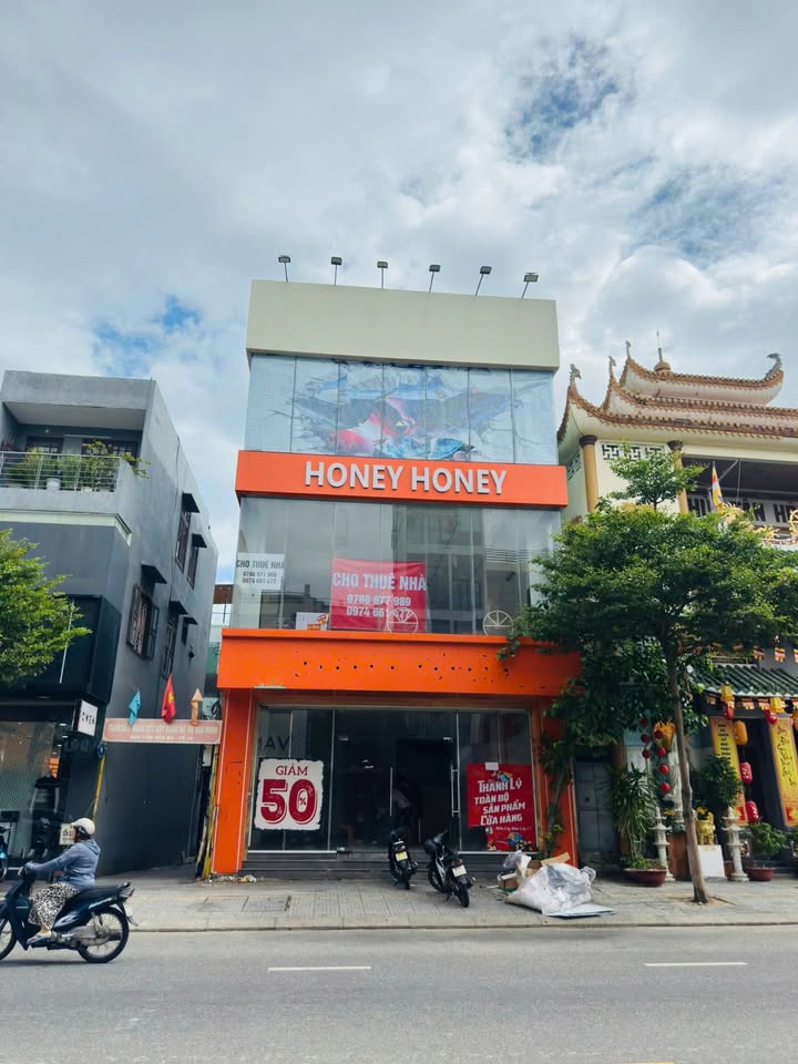 Cho thuê nhà phố mặt tiền Lê Duẩn 110 triệu - Vị trí đắc địa tại Đà Nẵng!