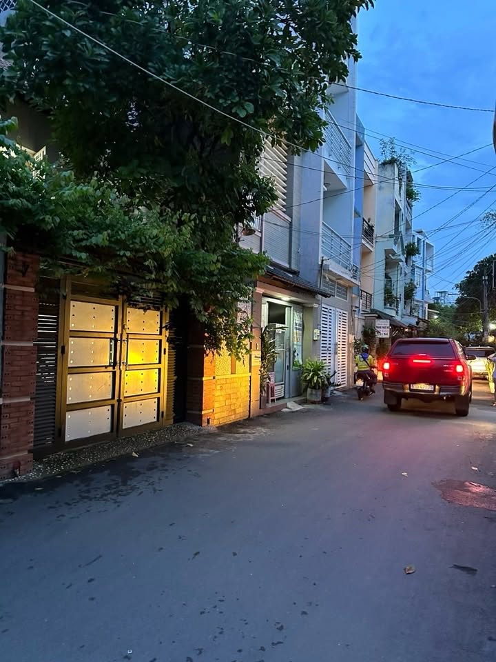 Biệt thự Gò Vấp 120m² giá 13 tỷ - Hẻm nhựa xe hơi, gần CV Làng Hoa