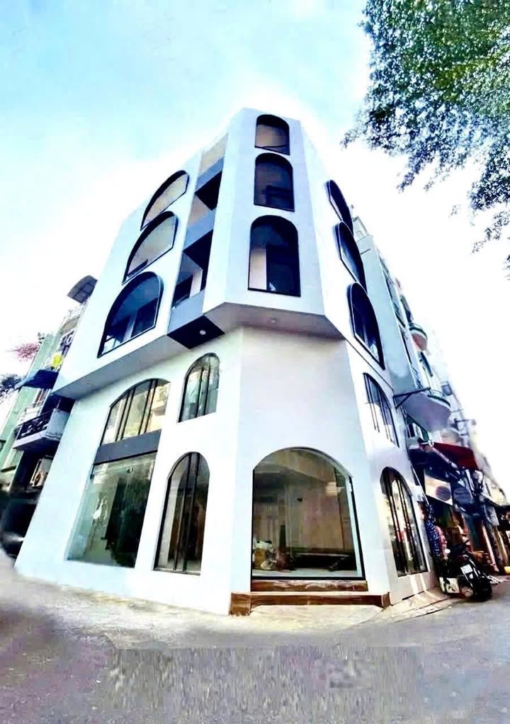 Cho thuê nhà góc 2 mặt tiền Lê Văn Sỹ, Phú Nhuận - Kinh doanh hiệu quả ngay hôm nay!