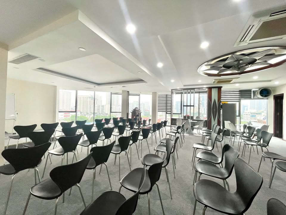 Cho thuê văn phòng Tòa Building Dịch Vọng 205m² - Giá chỉ 38 triệu/tháng!