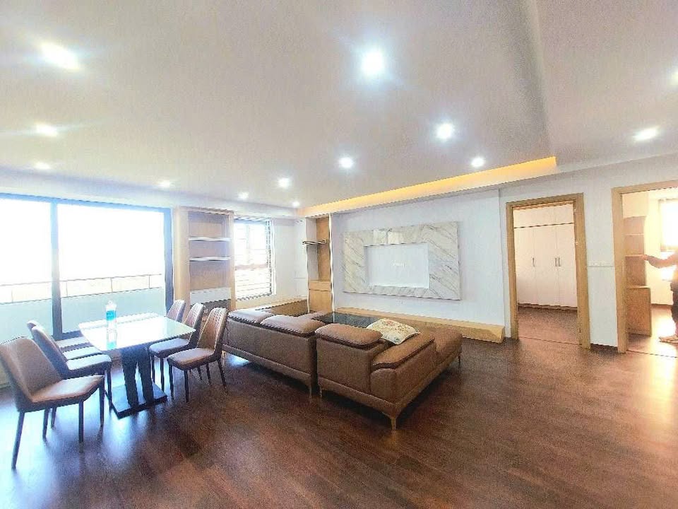 Căn hộ KĐT RESCO Bắc Từ Liêm 135m² giá 9 tỷ - Thiết kế thoáng đãng, sẵn sàng vào ở!
