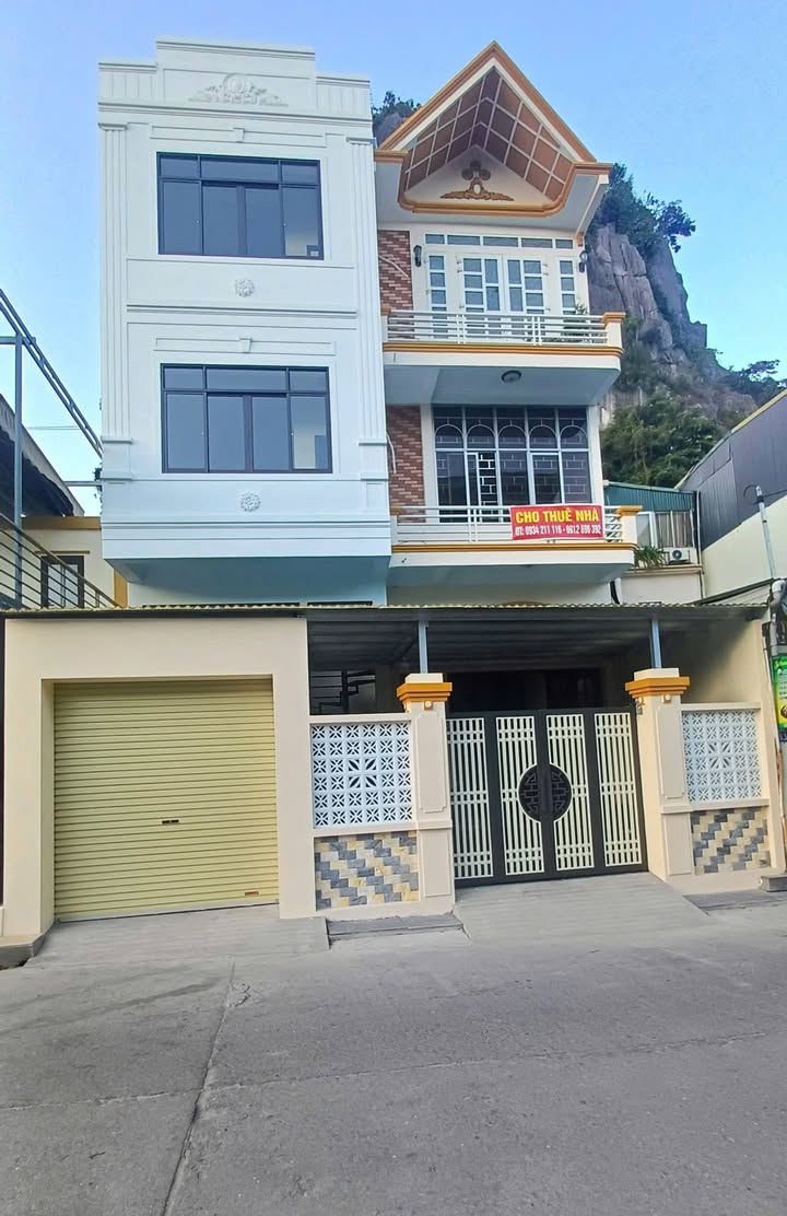 Nhà 3 tầng cho thuê tại Phố Núi Hạm, Hồng Hà, Hạ Long - Thích hợp kinh doanh hoặc sinh sống!