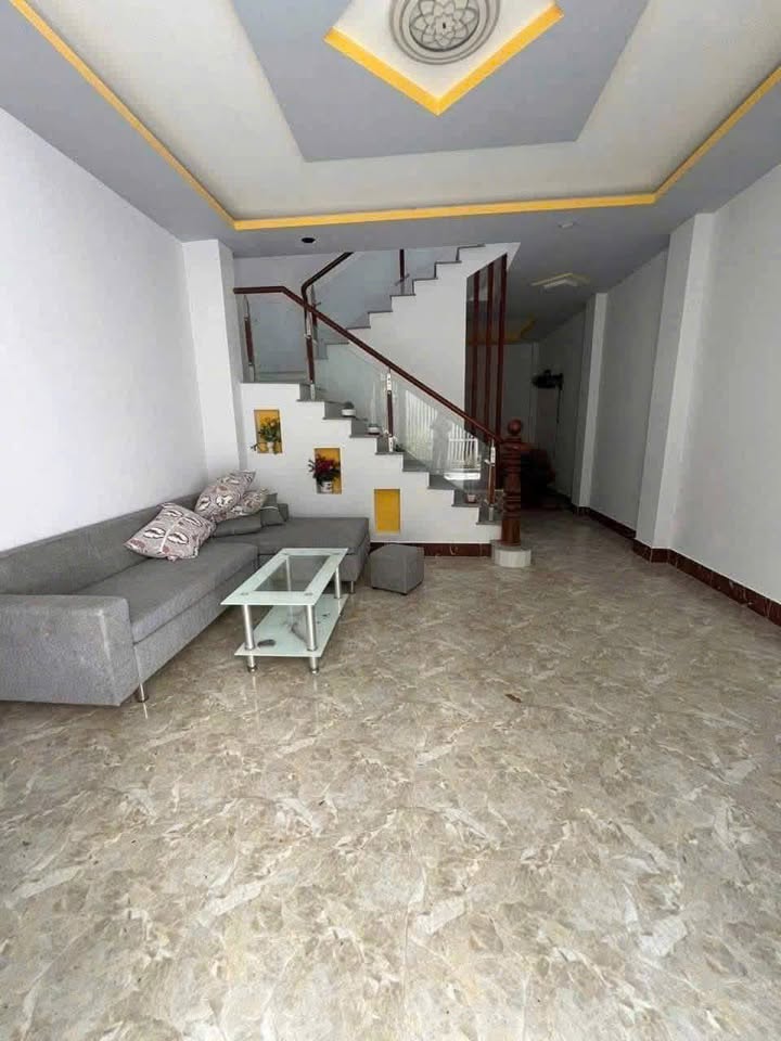 Nhà cho thuê Mỹ Thạnh An Bến Tre 2 tầng giá 5 triệu - Tiện nghi đầy đủ, sẵn sàng vào ở!