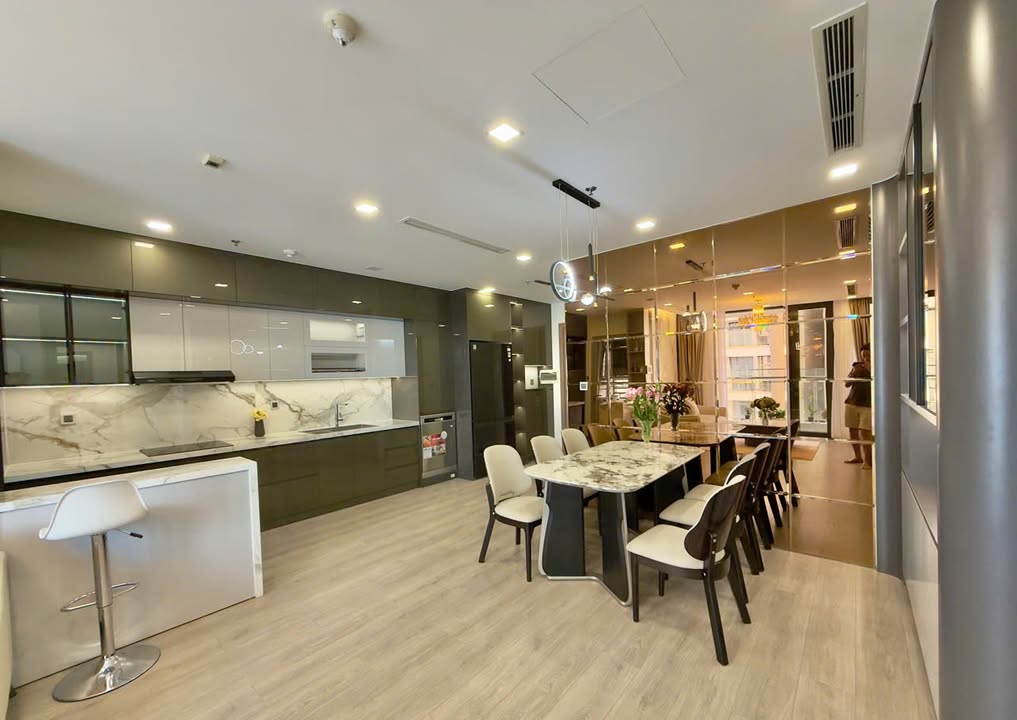 Căn hộ Vinhomes Central Park Bình Thạnh 90.4m² giá 13 tỷ - Nội thất lung linh, view thoáng