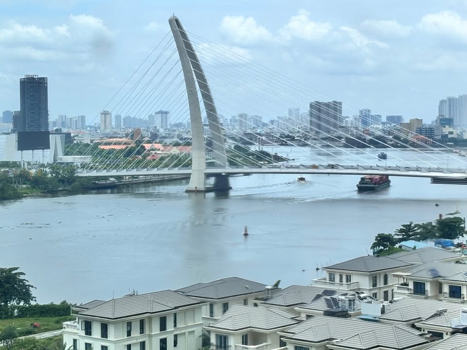 Căn hộ Vinhomes Golden River Bason 77m² giá 16.5 tỷ - Ngắm cầu Bason tuyệt đẹp!
