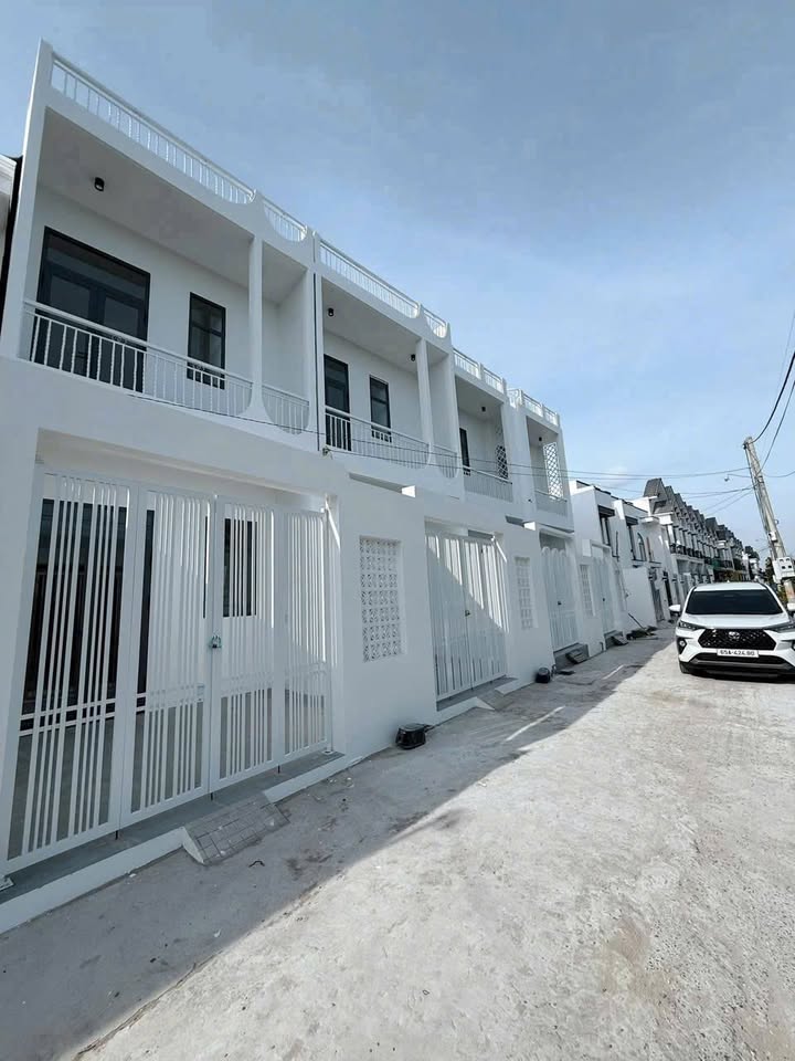 Nhà trệt lầu 3 phòng ngủ Rạch Ông Dựa, Long Tuyền - Giá 1.6 tỷ, thương lượng chính chủ!