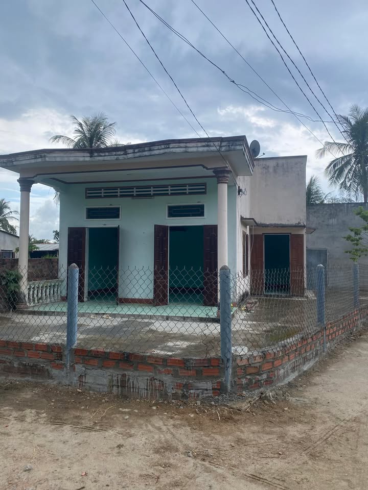 Nhà phố Cát Minh, Phù Cát, Bình Định 179m² giá 600 triệu - Nở hậu, ô tô vào tận nơi!