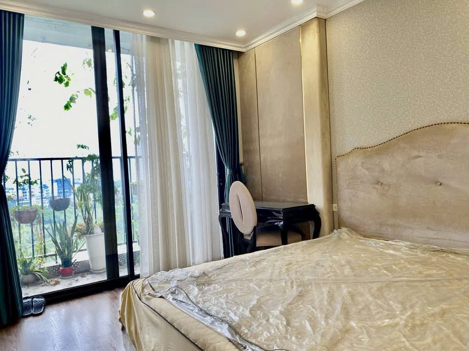 Căn hộ 3PN N01-T1 Ngoại Giao Đoàn 132m² giá 17.16 tỷ - Full nội thất, view công viên!
