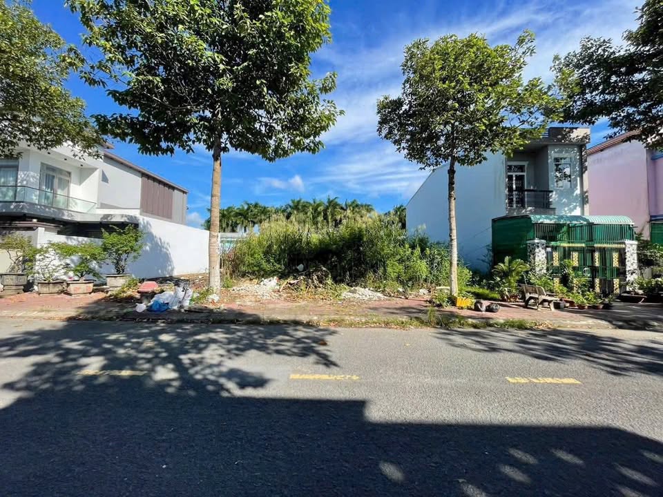 Đất nền đẹp phường 4, TP Sóc Trăng 84m² giá 1.2 tỷ - Gần trường FPT chỉ 100m!