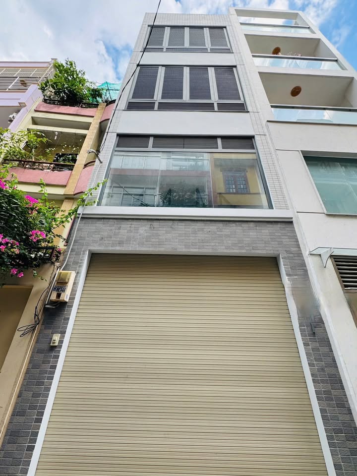 Nhà 4 tầng hẻm xe hơi Thành Thái, Q.10 - Thiết kế hiện đại, giá thỏa thuận!