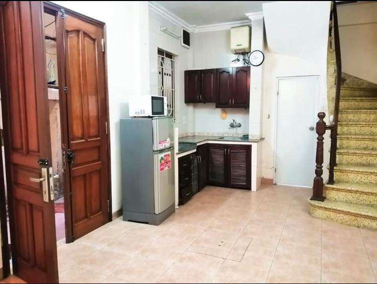 Phòng cho thuê tầng 3 tại 48 Thợ Nhuộm, Hoàn Kiếm 15m² - Chính chủ, giá 4 triệu/tháng!