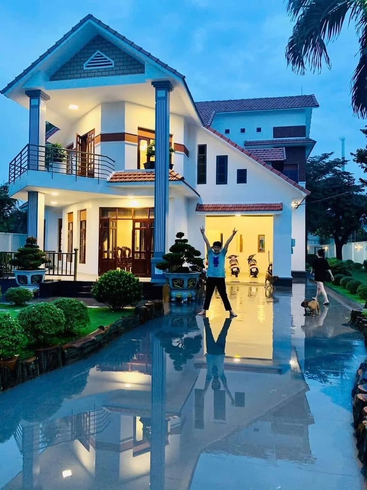 Biệt thự vườn Hóc Môn 1.600m² giá 60 tỷ - Sẵn sàng vào ở ngay!