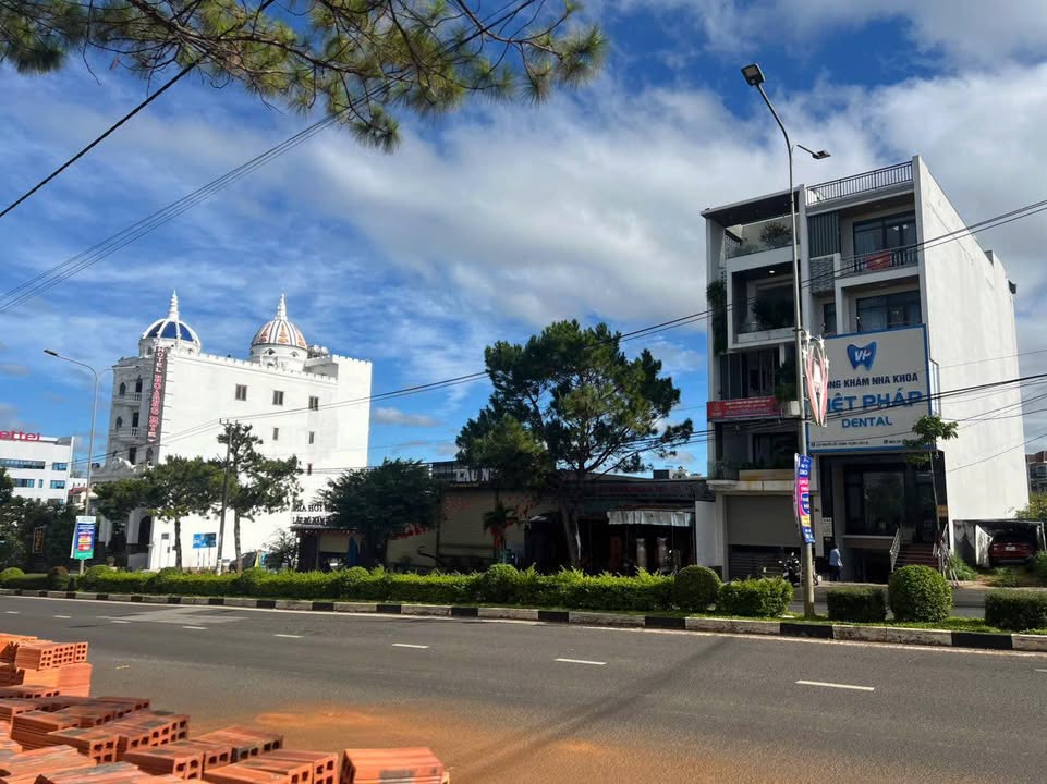 Đất mặt tiền đường Nguyễn Tất Thành, Pleiku, 92m² giá 5.85 tỷ - Cơ hội đầu tư tuyệt vời!