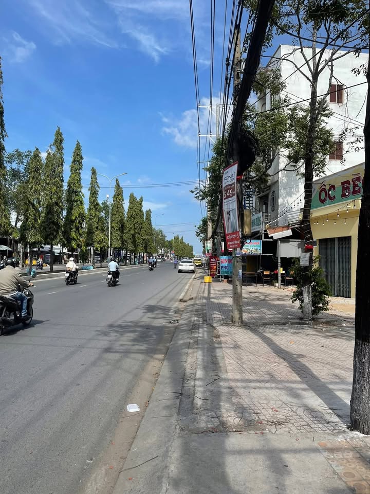 Nhà cho thuê mặt tiền Nguyễn Văn Cừ, quận Ninh Kiều, Cần Thơ 162.5m² - Giá chỉ 27 triệu/tháng!