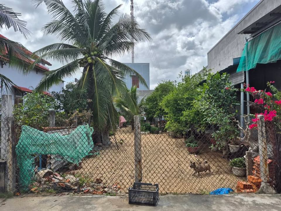 Đất thổ cư 100m² hẻm 106 Nguyễn Thị Minh Khai - Giá chỉ 2.1 tỷ, thuận tiện kinh doanh!