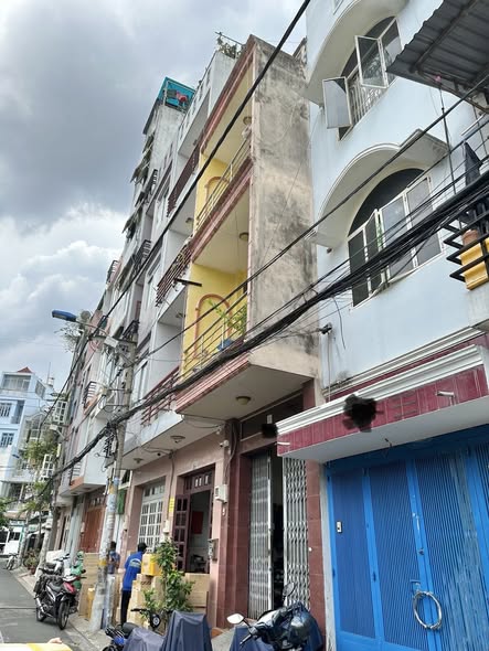 Nhà phố kinh doanh mặt tiền Nguyễn Giản Thanh, Quận 10, 64m² giá chỉ 13.5 tỷ - Cơ hội hiếm có!