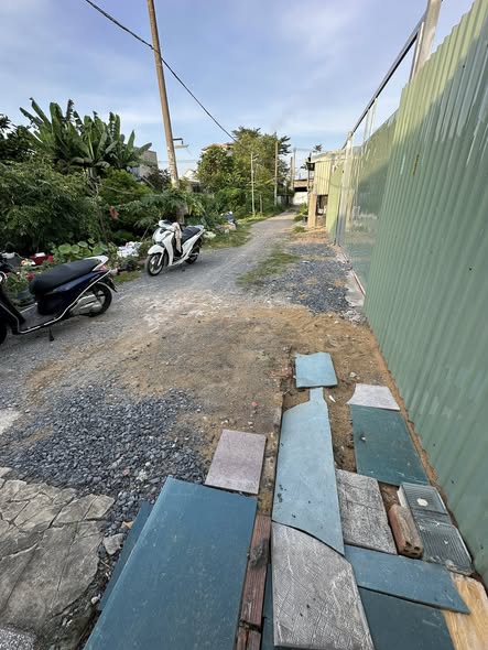 Đất nền phường Dĩ An 60m² giá 2.55 tỷ - Gần chợ và trường học!