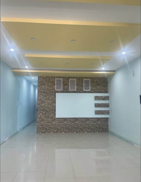 Nhà mặt tiền Mạc Đỉnh Chi, Quảng Ngãi, 4 triệu - Sẵn sàng cho thuê ngay!