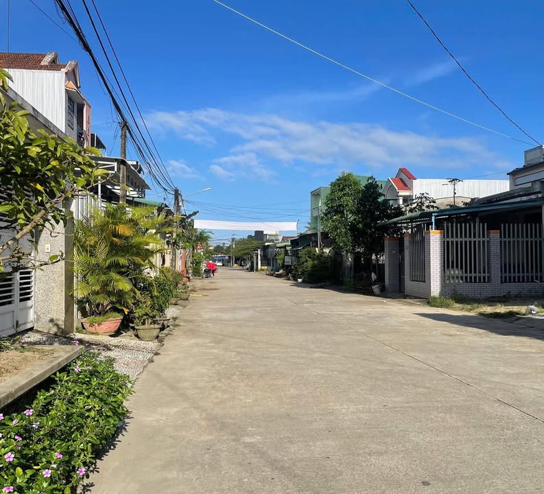 Nhà Mặt Tiền Nguyễn Huệ, Tư Nghĩa 117m² giá 1.4 tỷ - Gần bệnh viện, trường học!