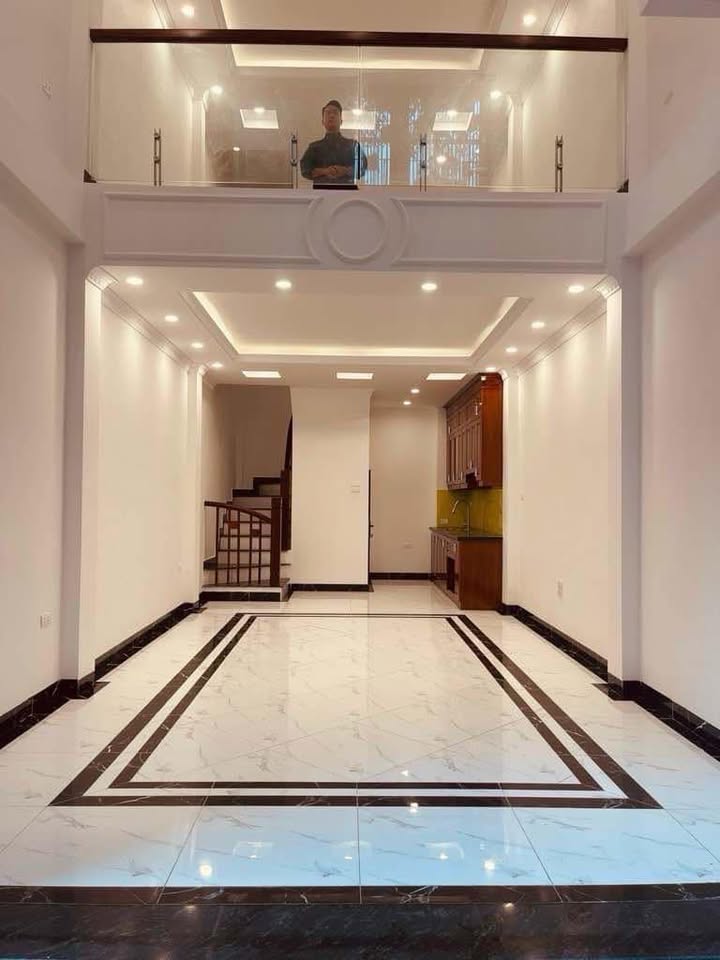 Nhà 6 tầng mới xây tại Chu Huy Mân, Long Biên 31m² giá 5.65 tỷ - Thiết kế sang trọng, lô góc thoáng mát!