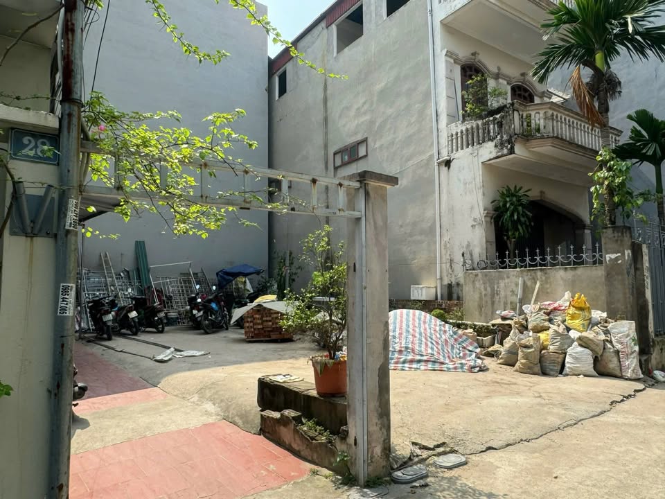 Đất FrontHouse Tân Thụy, Long Biên 90m² giá 14.85 tỷ - Sổ đỏ chính chủ, vị trí đắc địa!