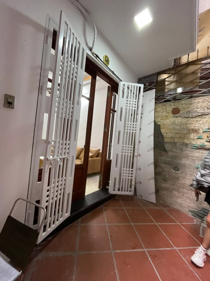 Nhà 5 tầng đường Ái Mộ, 30m² - Chắc chắn, giá thỏa thuận!