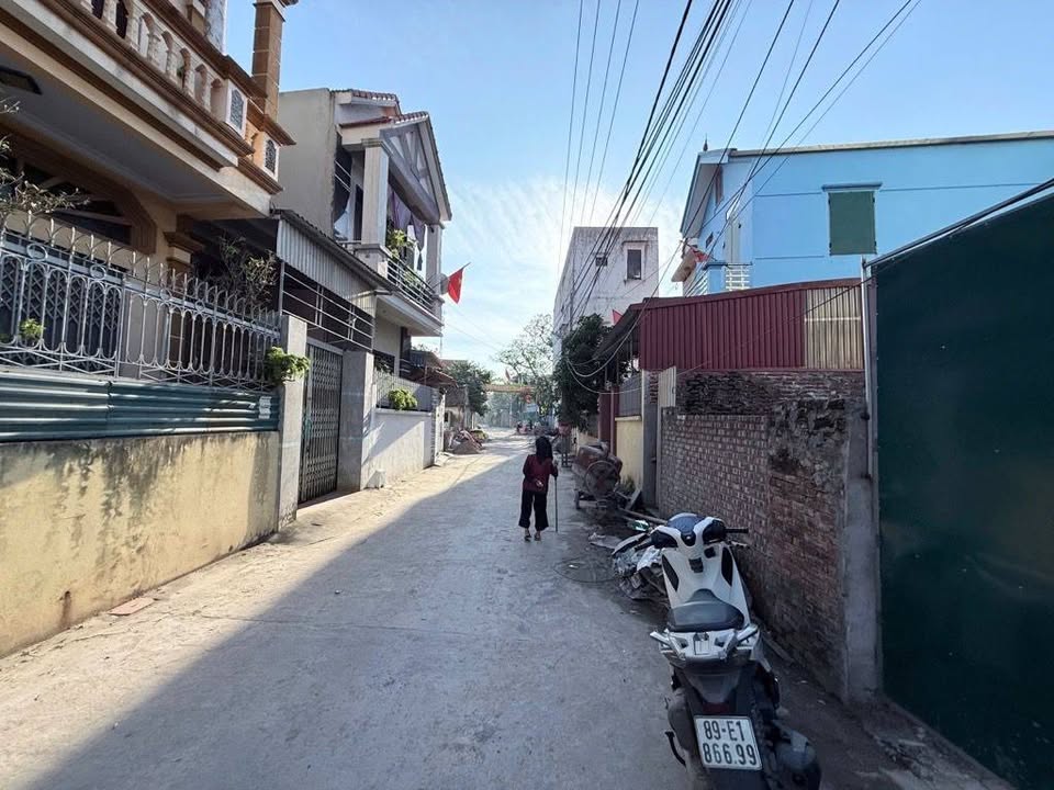 Đất thổ cư Dương Quang Gia Lâm 104m² giá 1 tỷ - Mặt tiền 6m, dân cư đông đúc!