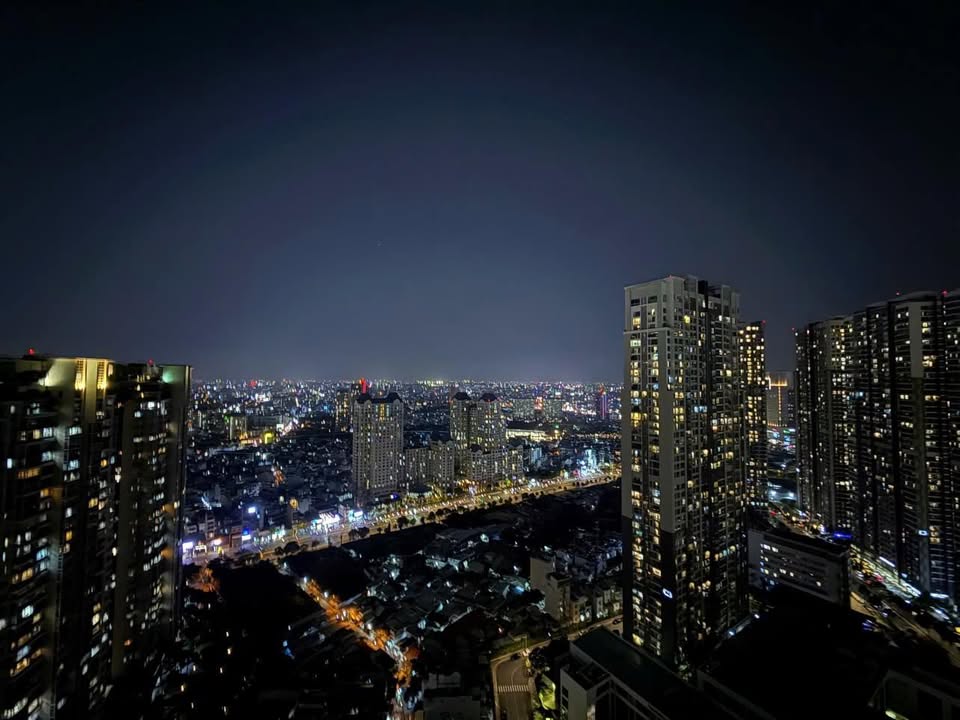 Căn hộ Vinhomes Central Park quận Bình Thạnh 111m² giá 14.8 tỷ - View thoáng, nội thất đầy đủ!