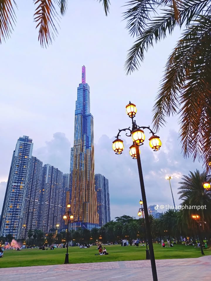 Căn hộ Vinhomes Central Park 74m² giá 13 tỷ - View đẹp thành phố!