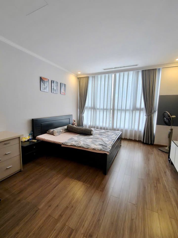 Căn hộ Vinhomes Central Park 120m² giá 34 triệu - Full nội thất, sẵn sàng ở ngay!