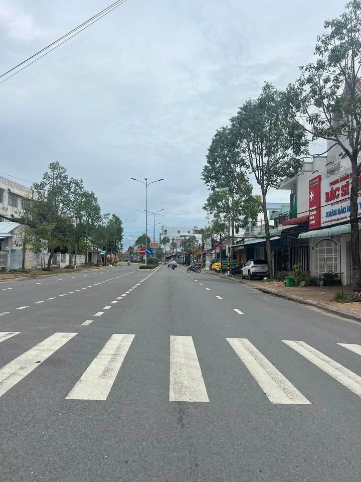 Bán FrontHouse mặt tiền đường Nguyễn Văn Linh 180m² - Giá đầu tư hấp dẫn!