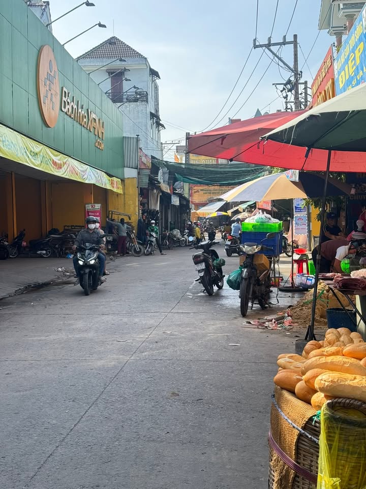 Nhà mặt tiền Lê Thị Trung Tân Uyên 200m² giá 7 tỷ - Đầu tư sinh lời ngay!