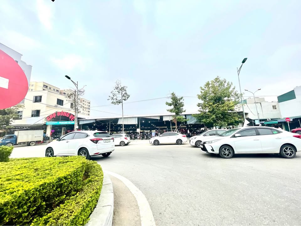 Đất nền mặt tiền đường Âu Cơ, Đông Vệ, 180m² - Cơ hội đầu tư tuyệt vời!