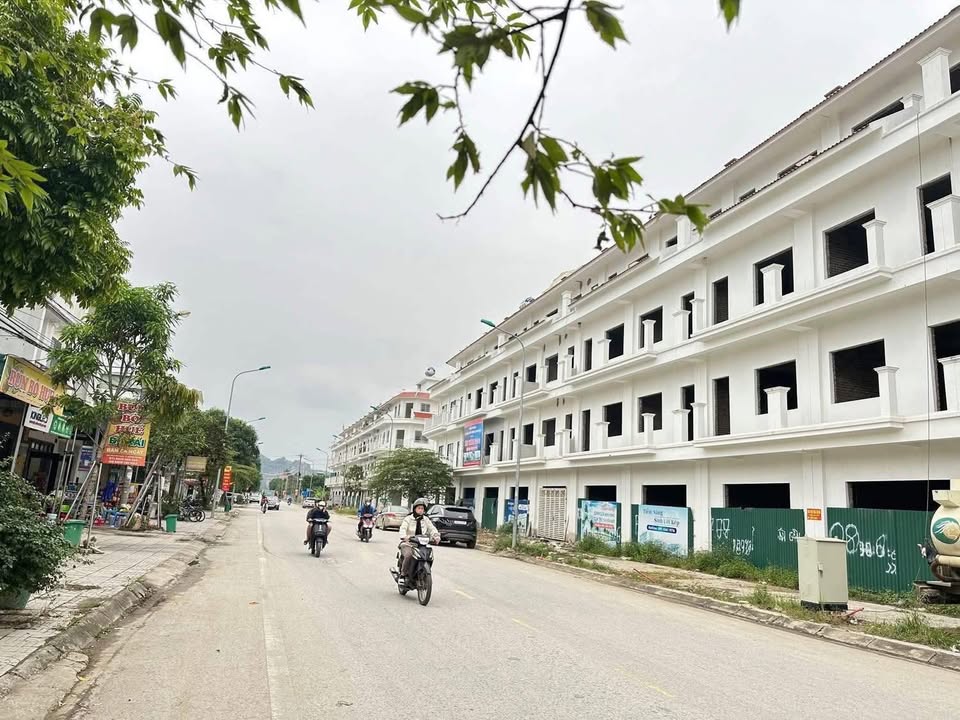 Nhà 4 tầng xây thô đường Nguyễn Phục 75m² - Sổ đỏ chính chủ, kinh doanh thuận lợi!