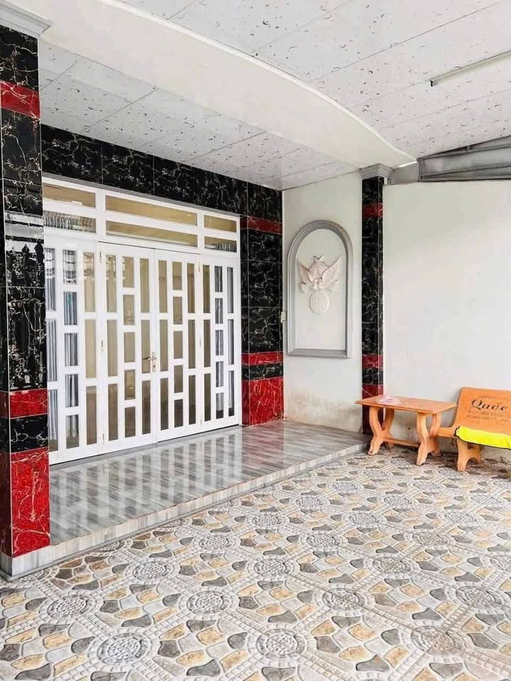 Nhà phố Trà Vinh 115m² giá 1.2 tỷ - Hẻm thông ô tô, gần chợ và trường học!