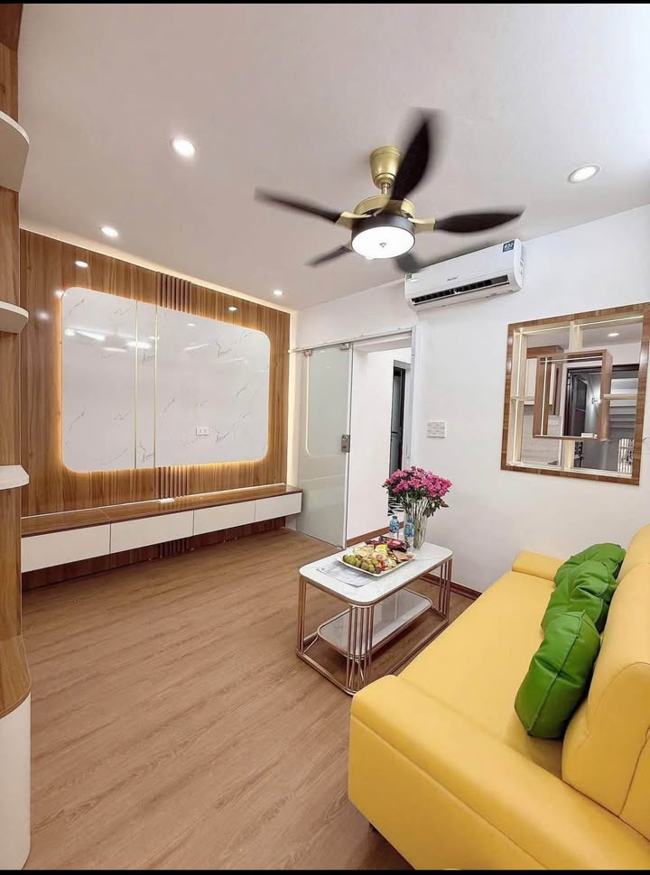 Căn hộ tập thể tầng 1 phố Tân Mai, 24m² giá 2 tỷ - Sổ đỏ chính chủ!