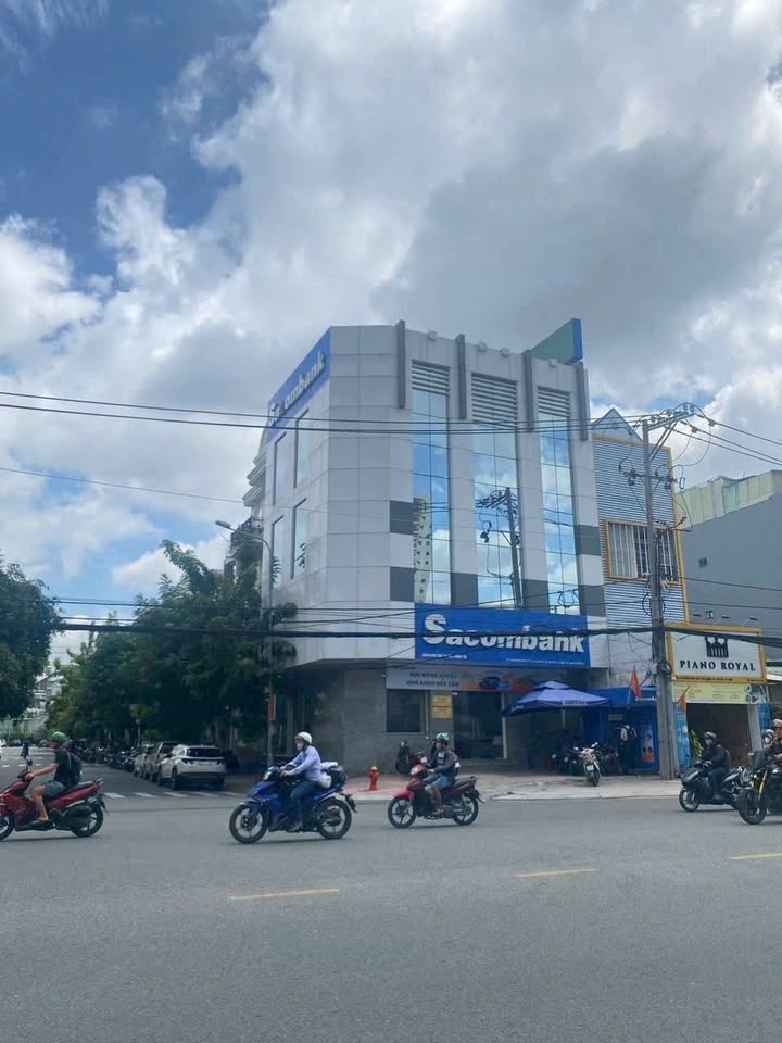 Bán gấp FrontHouse Sacombank 204m² giá 135 tỷ - Đầu tư sinh lời ngay!