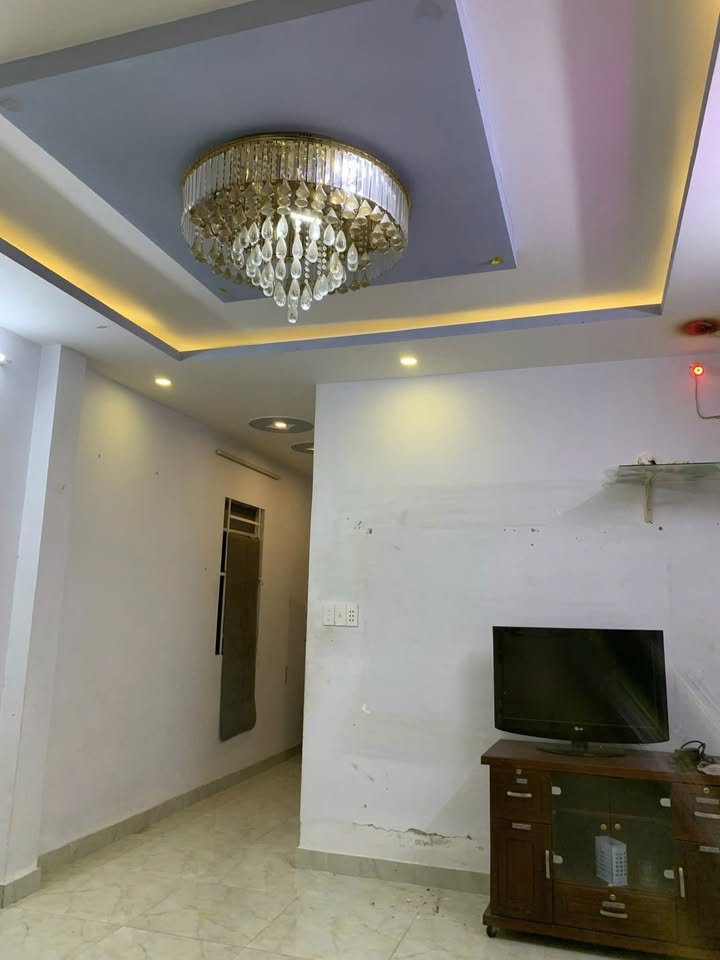 Nhà sân vườn 2000m² Tân Quý Tây, Bình Chánh - Cho thuê giá 10 triệu/tháng, không gian lý tưởng!